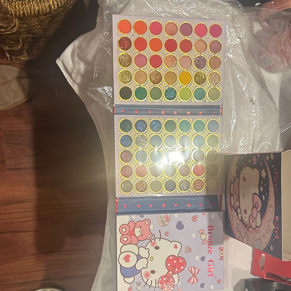 Hello Kitty Makeup Set - Pink and Blue - Picture 2 of 5